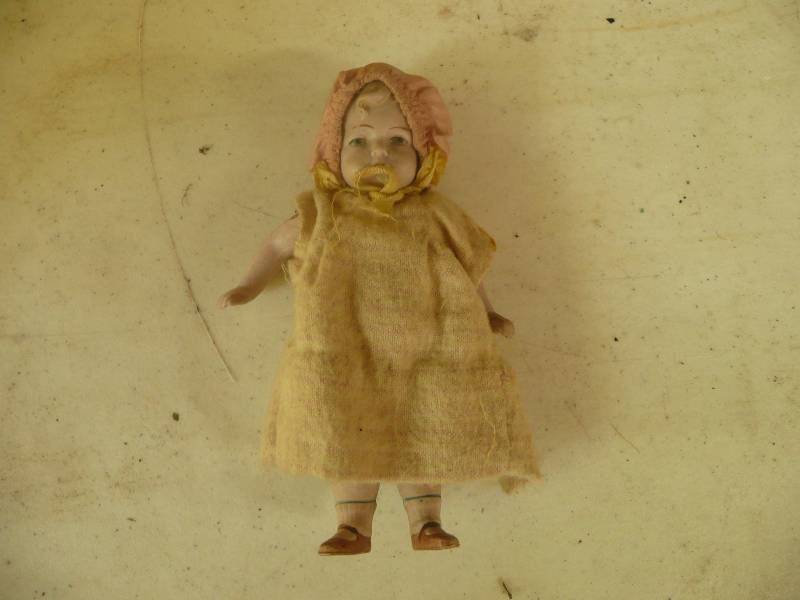 lot 105 image: Vintage Porcelain German Doll
