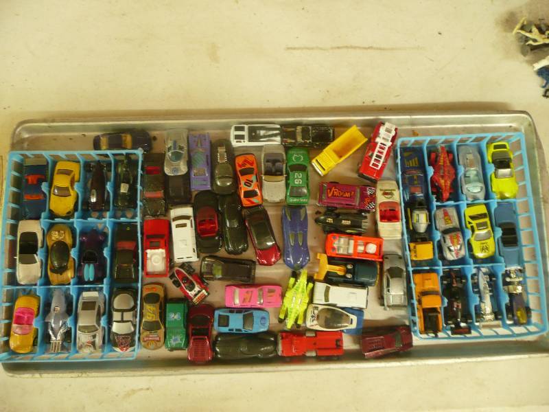lot 112 image: Vintage Tray Of Hot Wheels