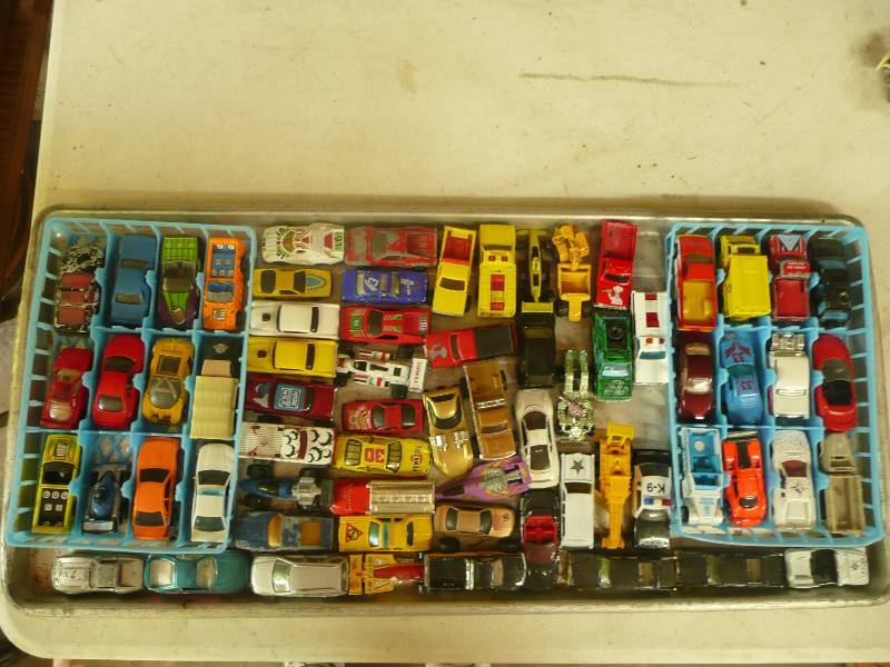 lot 113 image: Vintage Tray Of Hot Wheels