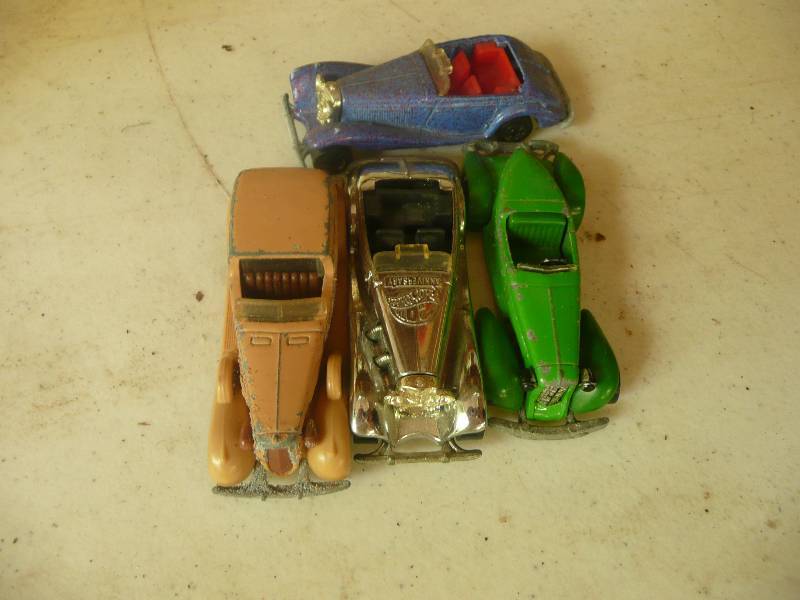 lot 117 image: Vintage Hot Wheel Group - (RARE 20th Anniv. Model)