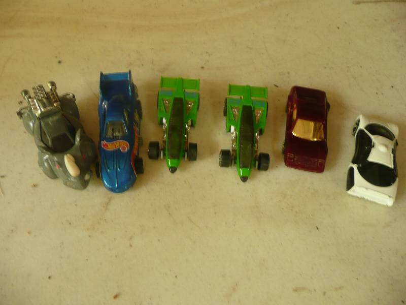 lot 122 image: Vintage Collectible Hot Wheel Group