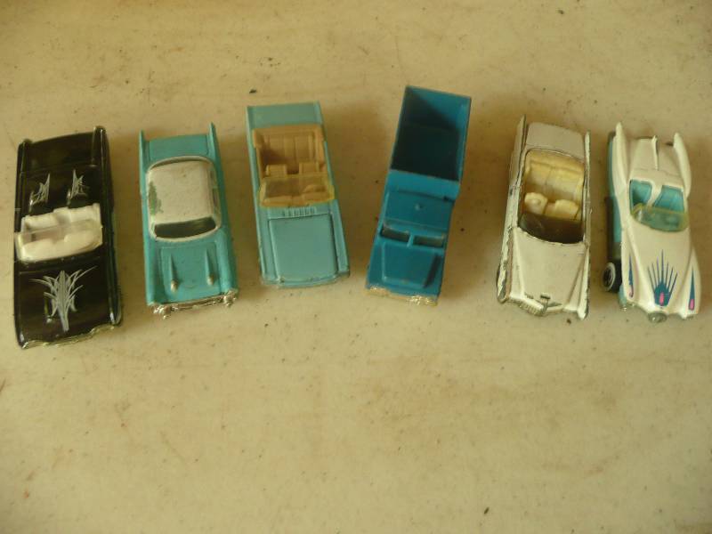 lot 123 image: Vintage Collectible Hot Wheel Group