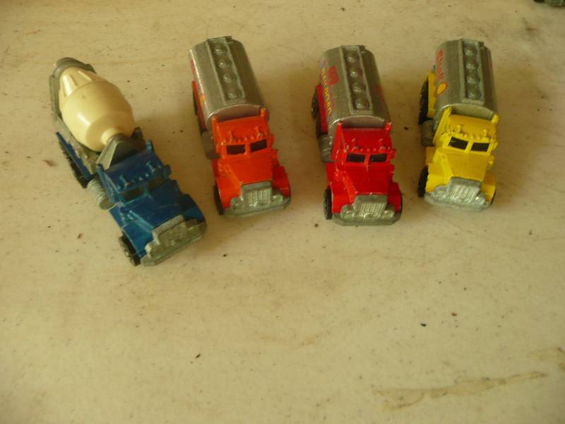 lot 125 image: Vintage Collectible Hot Wheel Group