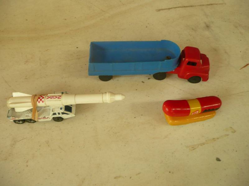 lot 130 image: Vintage Cool Group