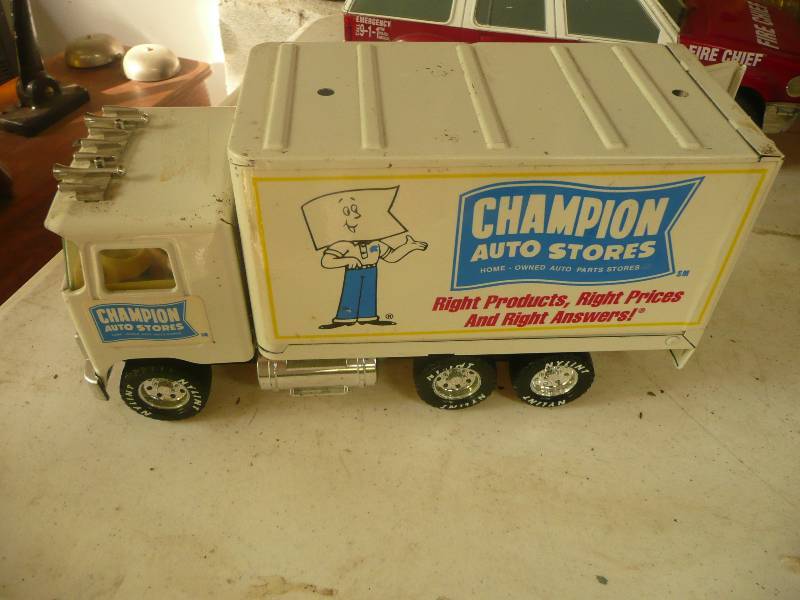 lot 140 image: Vintage Nylint Champion Truck - Very Cool