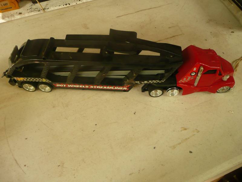 lot 149 image: Vintage Collectible Hot Wheel TruckCarrier