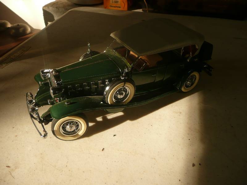 lot 162 image: Vintage Danbury Mint Car