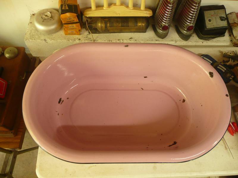 lot 174 image: Vintage Pink PorcelainTub