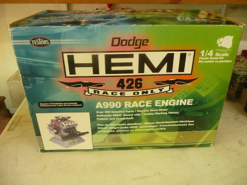 lot 191 image: Hemi 426 14 Scale Model Complete