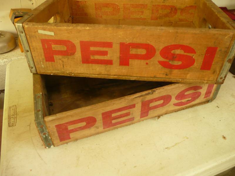 lot 199 image: Vintage Pepsi Cases