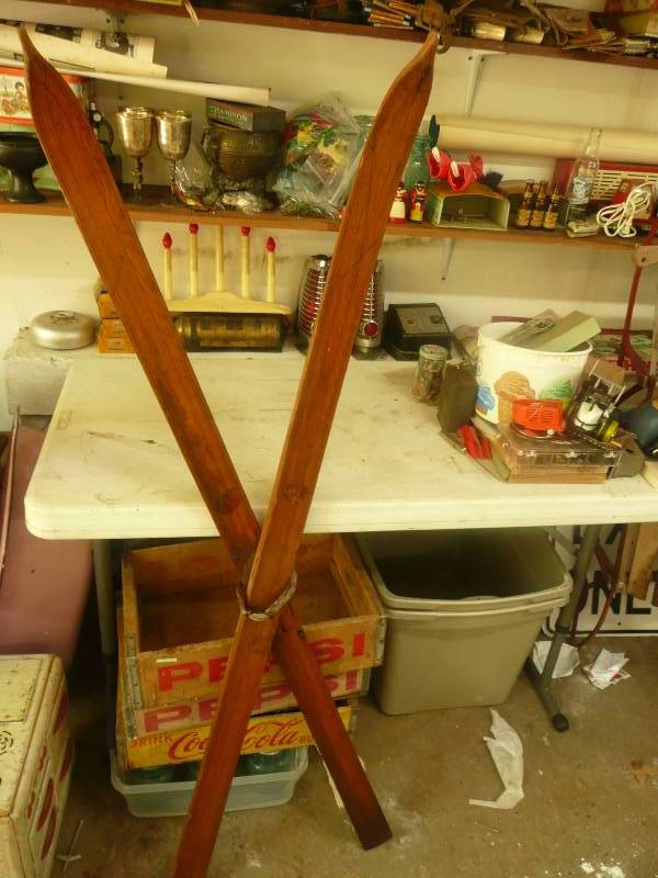 lot 200 image: Vintage Strand Skis