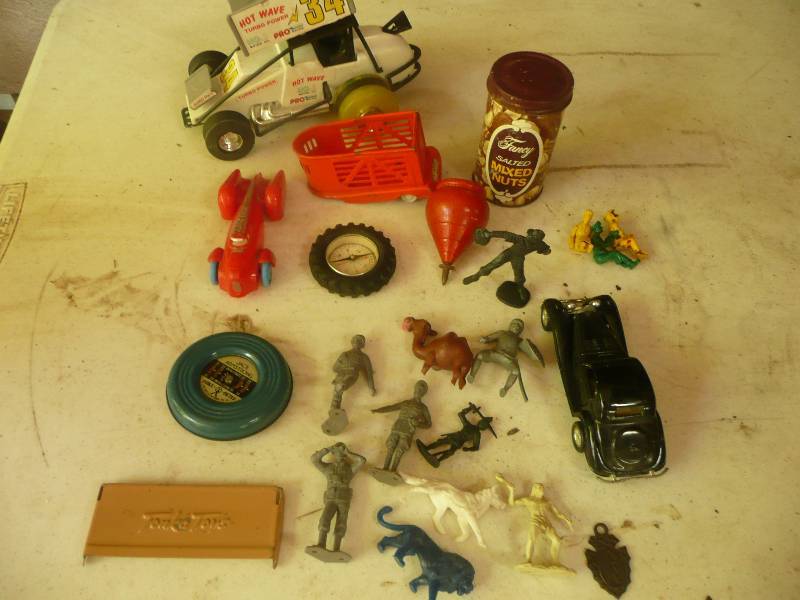 lot 214 image: Vintage Toy Lot