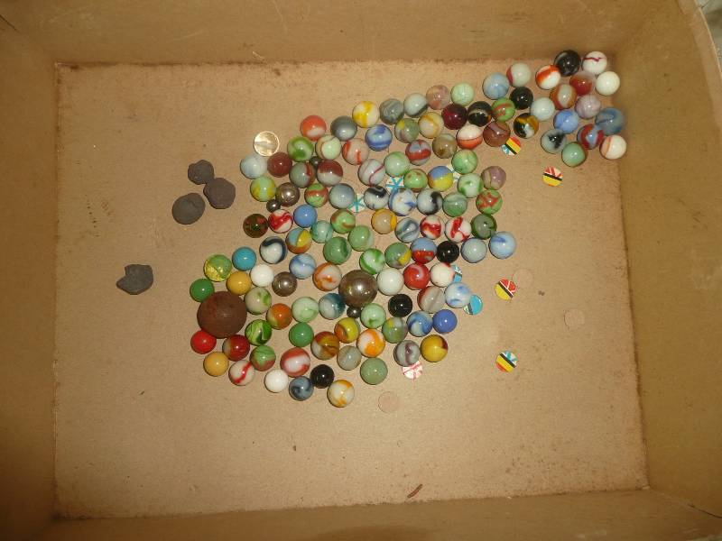 lot 215 image: Vintage Collectible Marbles