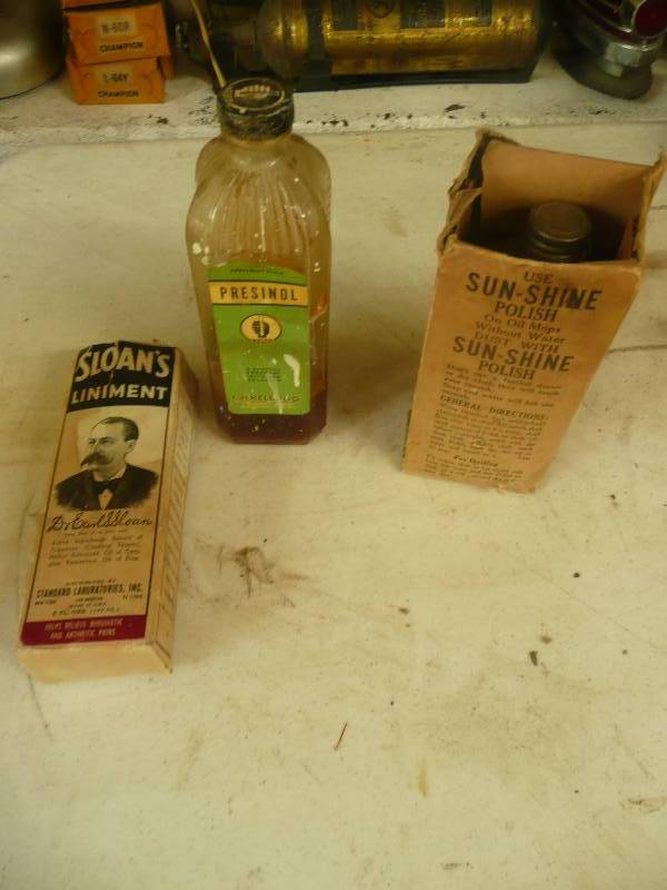 lot 216 image: Kellog Company Antique Bottles, Boxes & Ointments