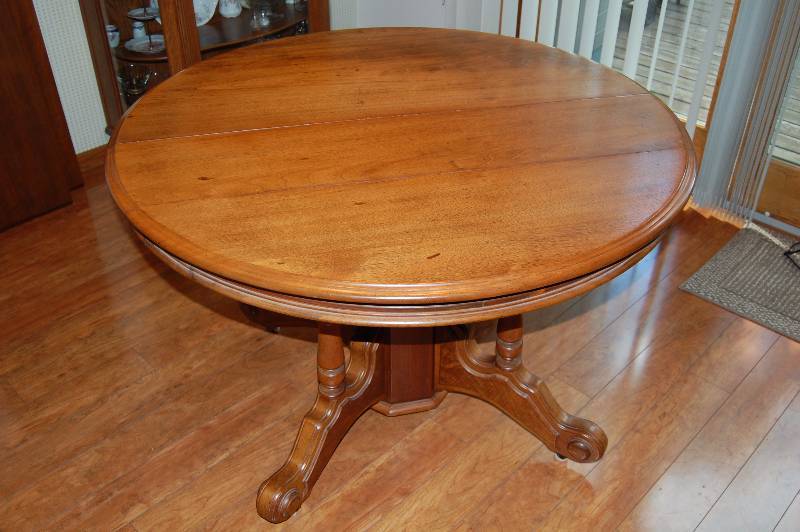 lot 5 image: Oak Table with 3 Leaves