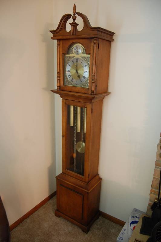 lot 29 image: Grandfather clock