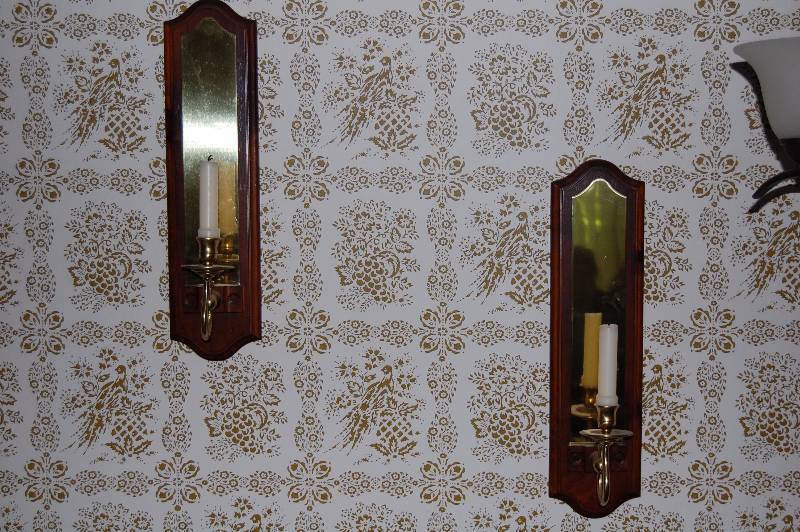 lot 46 image: Pair of wall sconces