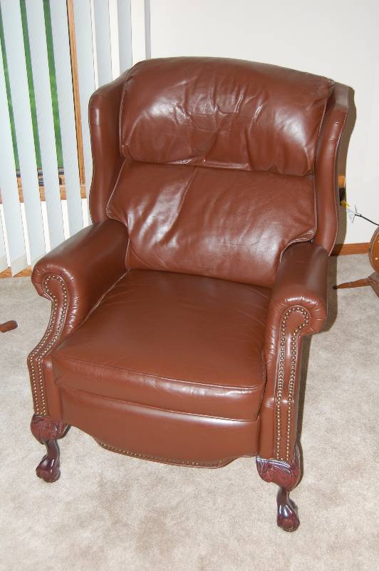 lot 47 image: Leather Recliner Chair