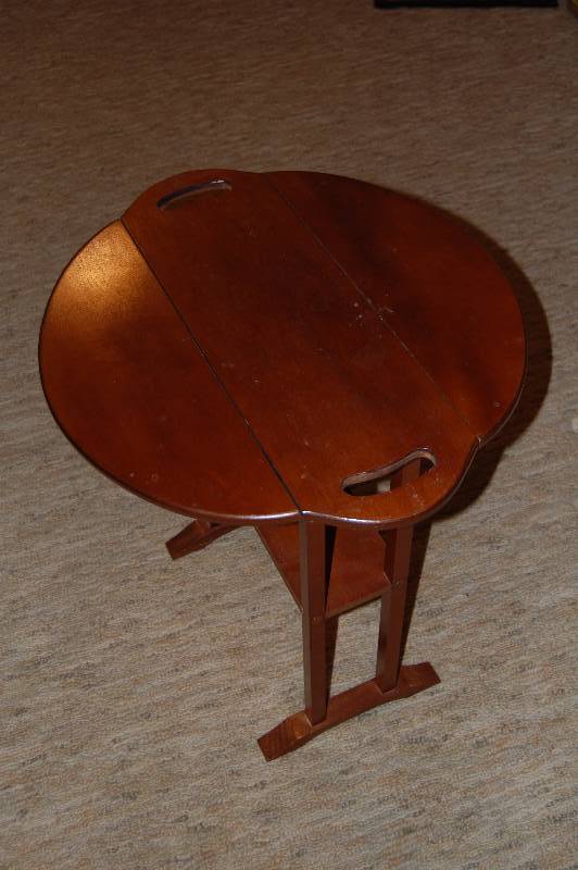 lot 53 image: Small Drop Leaf Table