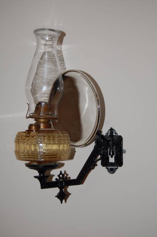 lot 63 image: Bracket wall lamp with reflector