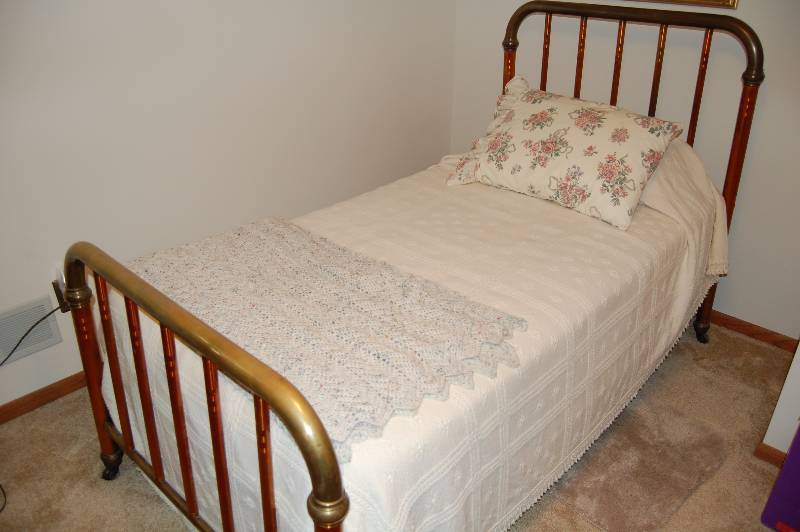 lot 65 image: Brass Bed