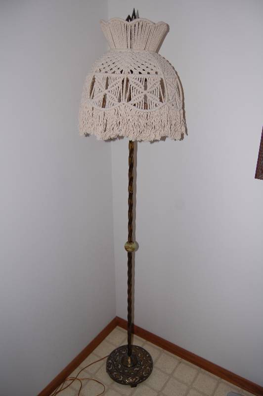 lot 71 image: Brass floor Lamp