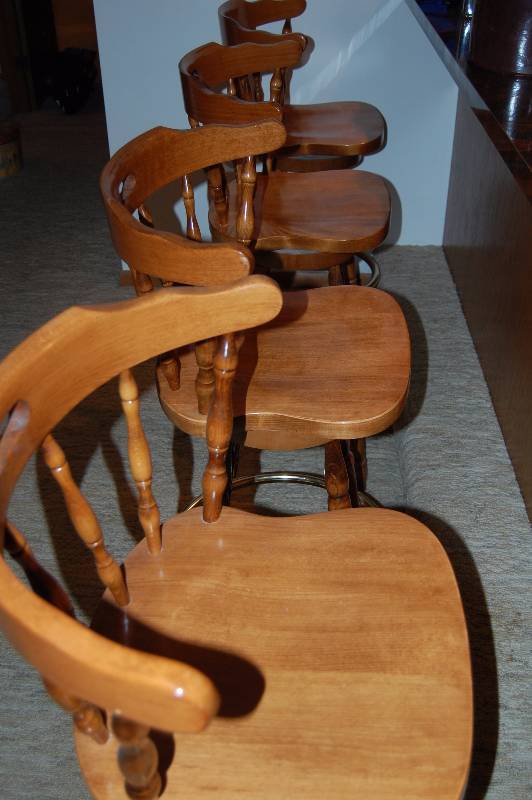 lot 85 image: Bar Stools