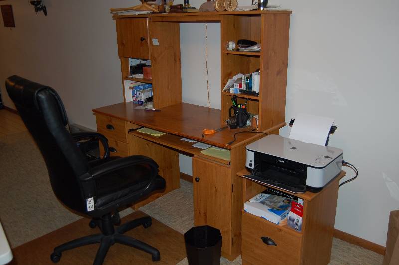lot 87 image: Office Furniture Set