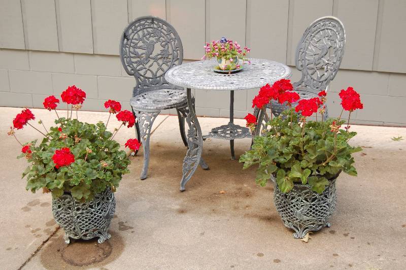 lot 96 image: Aluminum Patio Set