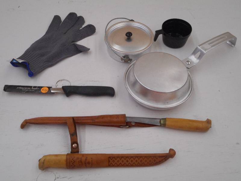 lot 5 image: Lot Of (3) Fillet Knives, Fillet G...