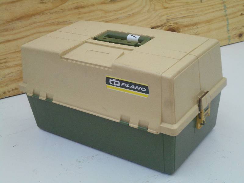 PLANO TACKLE BOX 8606