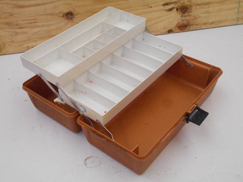 lot 16 image: Adventurer 1712-B Plastic Tackle Bo...