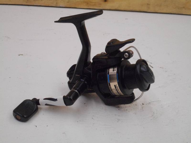 lot 41 image: Daiwa LongCast AG05XB Fishing Reel ...