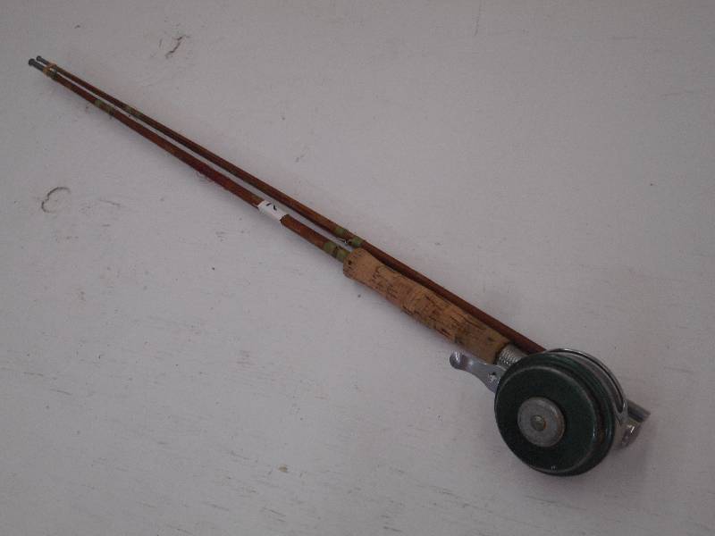 lot 74 image: Vintage 3-Piece Split-Bamboo Fly Ro...