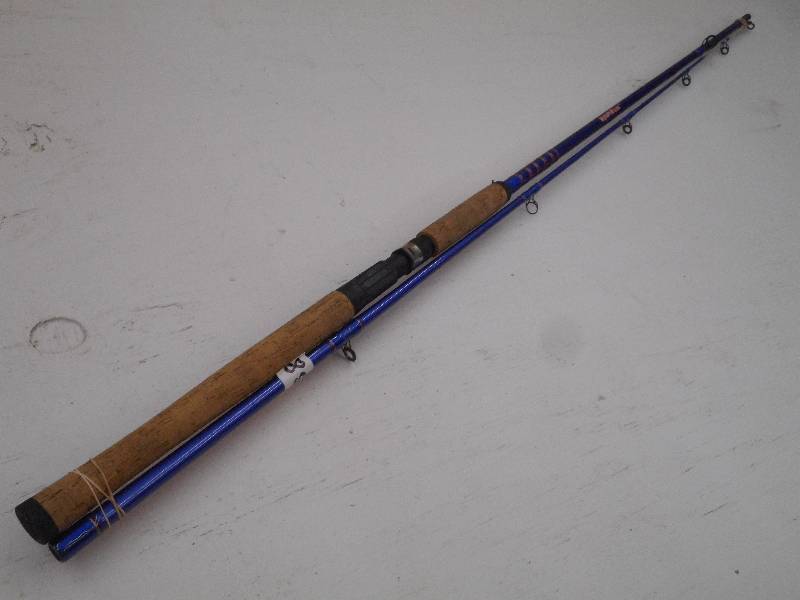 lot 85 image: Whuppin Stick 2-Piece 8ft Heavy Act...