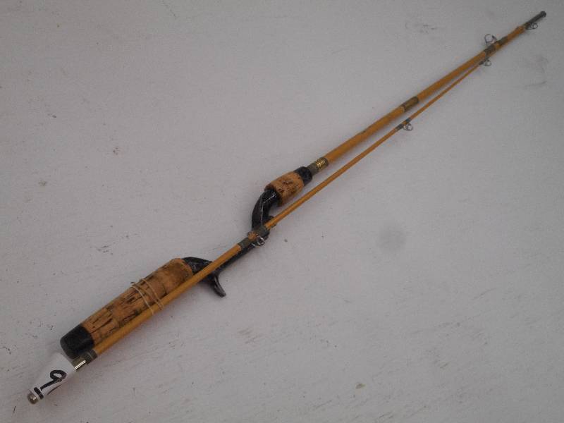 lot 96 image: Vintage 2-Piece Unmarked Rod ...