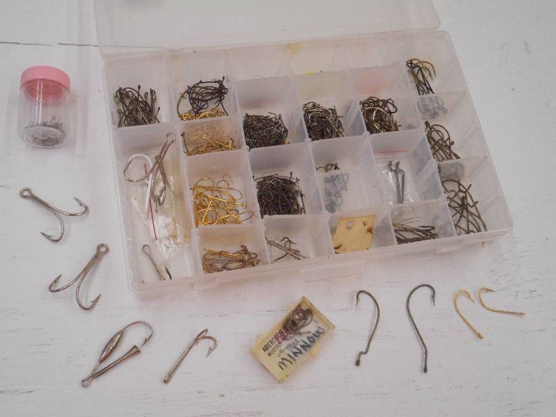 lot 105 image: Plastic Tackle Tray Full Of Assorte...