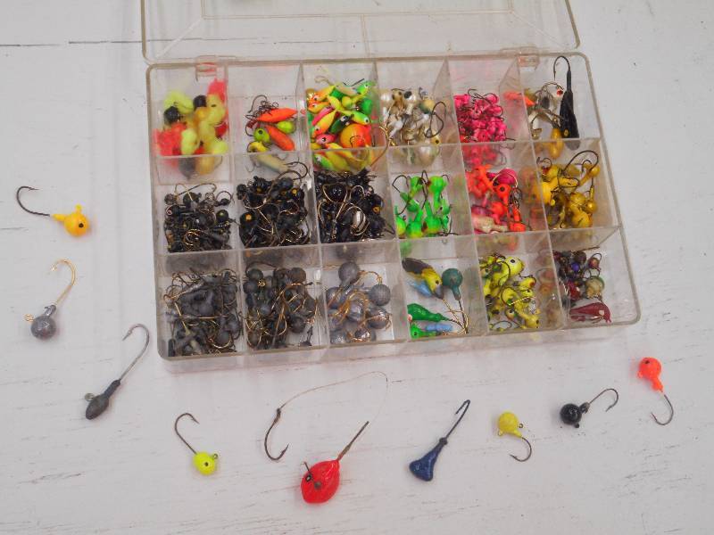 lot 106 image: Plastic Tackle Tray Full Of Assorte...
