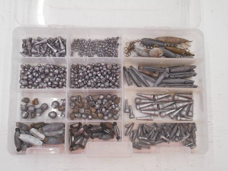 lot 107 image: Plastic Tackle Tray Full Of Assorte...