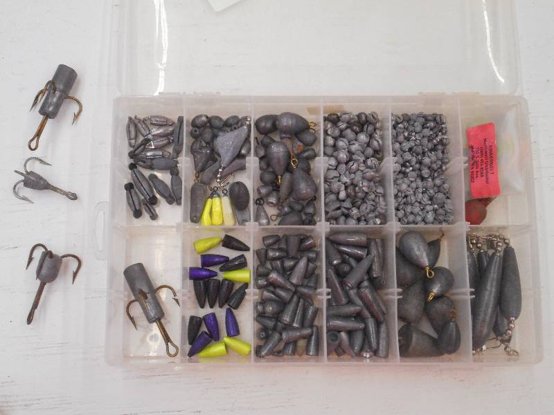 lot 110 image: Plastic Tackle Tray Full Of Assorte...