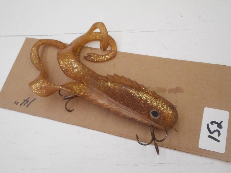 lot 152 image: (1) 14 Muskie Lure ...
