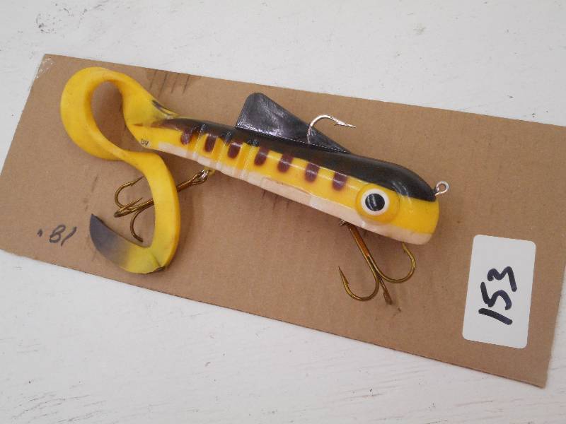 lot 153 image: (1) 18 Muskie Lure ...