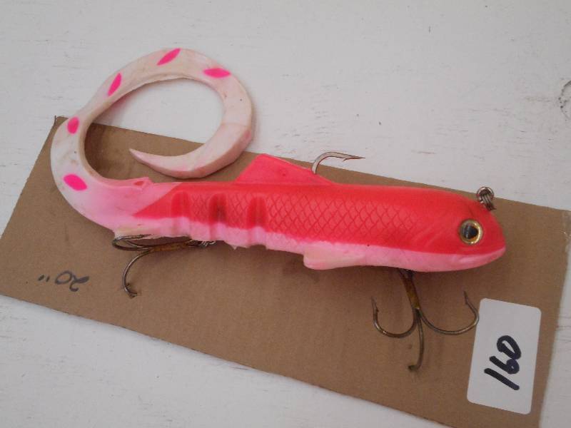 lot 160 image: (1) 20 Muskie Lure ...