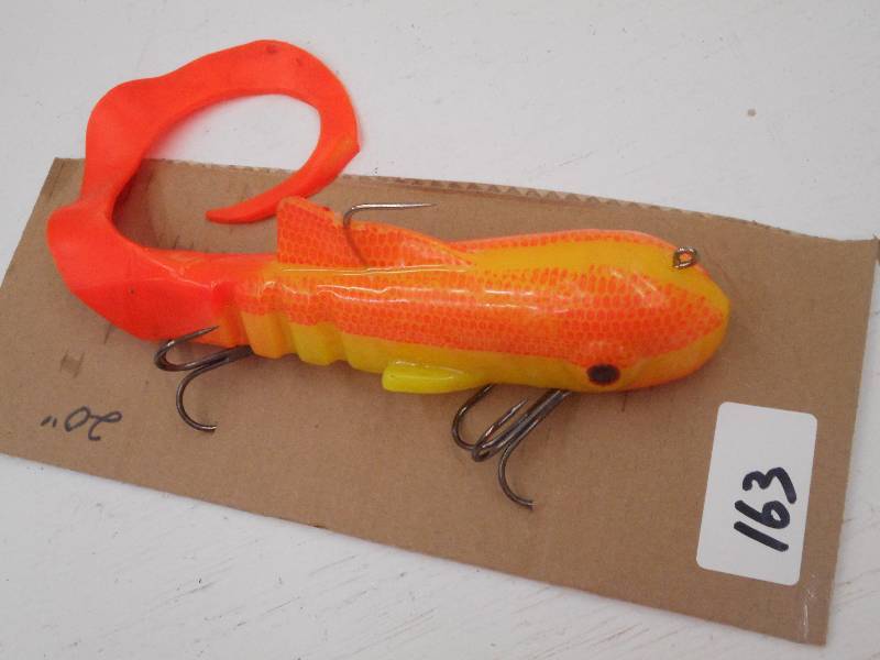 lot 163 image: (1) 20 Muskie Lure ...
