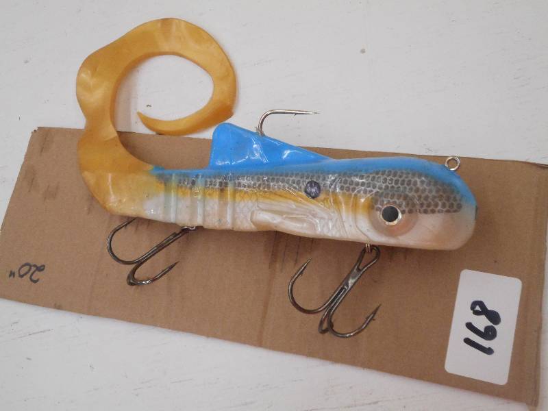 lot 168 image: (1) 20 Muskie Lure ...