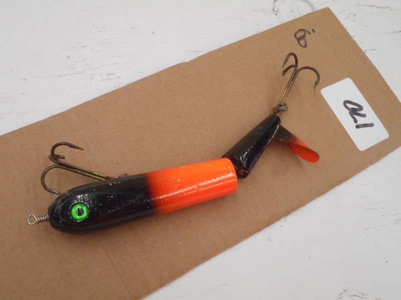 lot 170 image: (1) 8 Muskie Lure ...