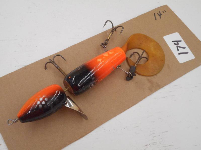 lot 174 image: (1) 14 Muskie Lure ...