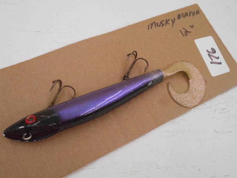 lot 176 image: (1) 12 Muskie Mania Muskie Lure ...