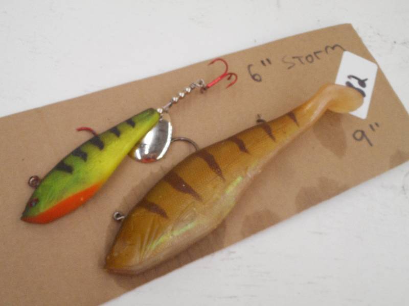 lot 182 image: (1) 6 & (1) 9 Storm Muskie Lures ...