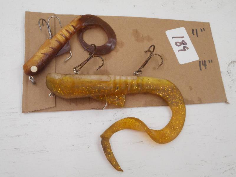 lot 189 image: (1) 11 & (1) 14 Muskie Lures ...
